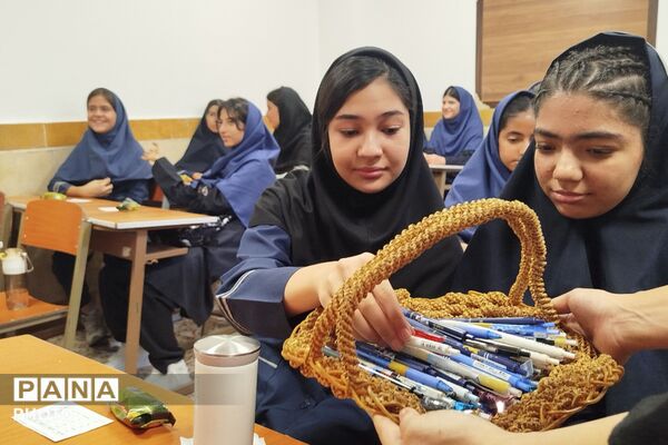 نواختن زنگ دانایی در مدارس عفاف،مشکات و هدی 