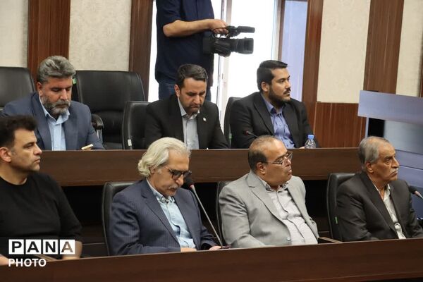 نشست معاون وزیر فرهنگ و ارشاد اسلامی با جامعه هنری تربت حیدریه 