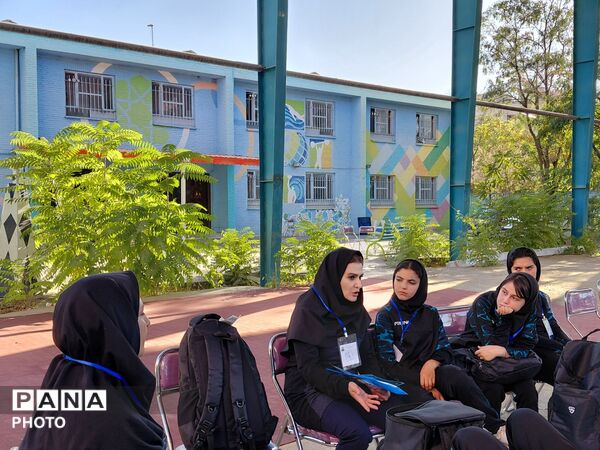 پذیرش و هماهنگی تیم های دانش اموزان دختر از مناطق روستایی و عشایری سراسر کشور