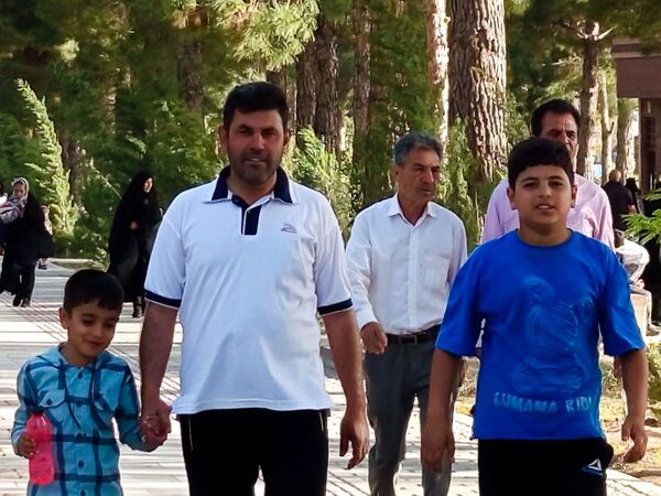 قدم هایی به عشق معلمان