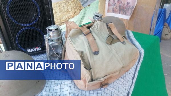 نمایشگاه شهدایی وروایتگری راوی دفاع مقدس در گلزار شهدای شهر بار نیشابور 