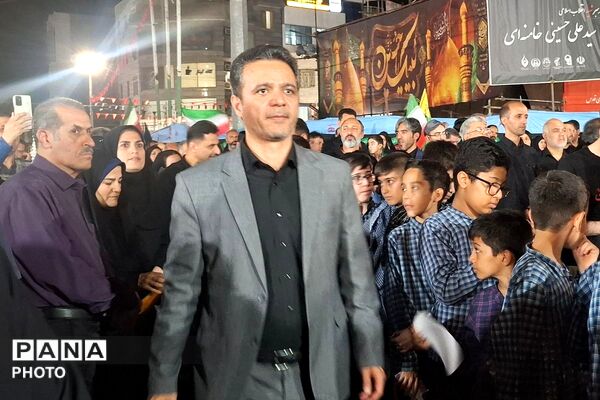  نجوای عشق در میدان قدس؛هم نوایی  دانش‌آموزان با «قاسم» 