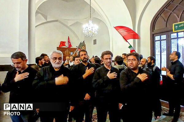بازگشایی صحن و رواق‌های حرم مطهر رضوی پس از مراسم تشییع و تدفین پیکر مطهر رهبر شهید انقلاب