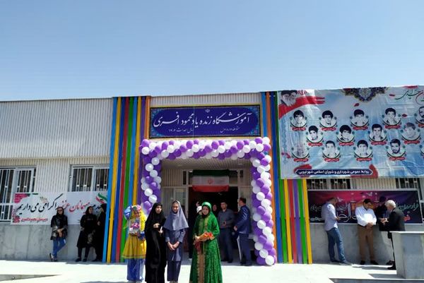 خیرین مدرسه‌ساز سازندگان برج‌های عاطفه و امید 