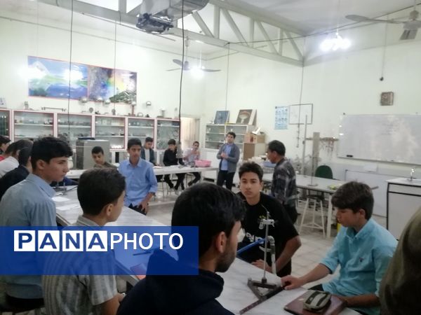 حضور دانش‌آموزان دبیرستان نمونه دانش در پژوهشسرا جابربن‌حیان