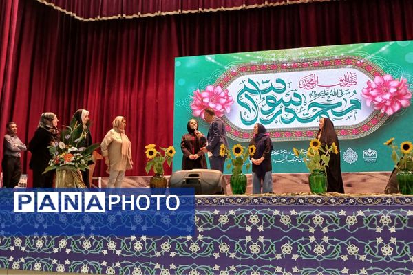 برگزاری جشن نور و معرفت؛ آیین ولادت پیامبر رحمت در فرهنگ‌سرای بعثت صفادشت 