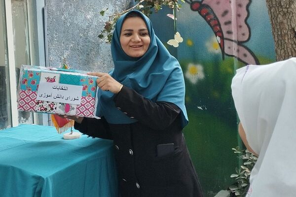 جوانه های دموکراسی در قدس؛شور وهیجان دانش آموزان قدس در انتخابات شورای دانش آموزی