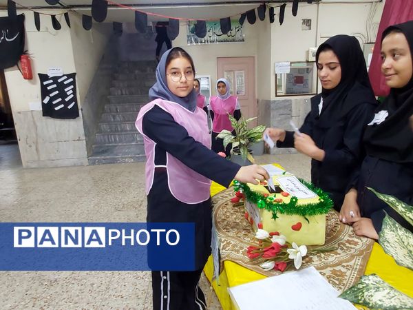 جلوه‌هایی از انتخابات شورای دانش‌آموزی در مدرسه حضرت آسیه(س) قم