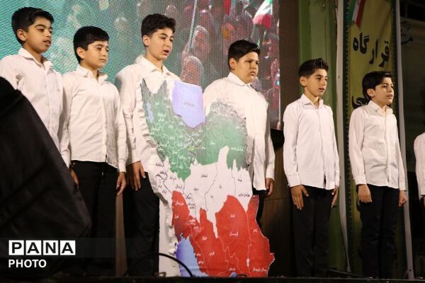 خروش مردم پاکدشت در میدان معلم تجلی وحدت و شور ملی  