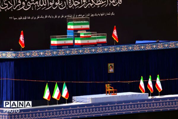 وداع با پیکر مطهر امام شهید در مصلای تهران