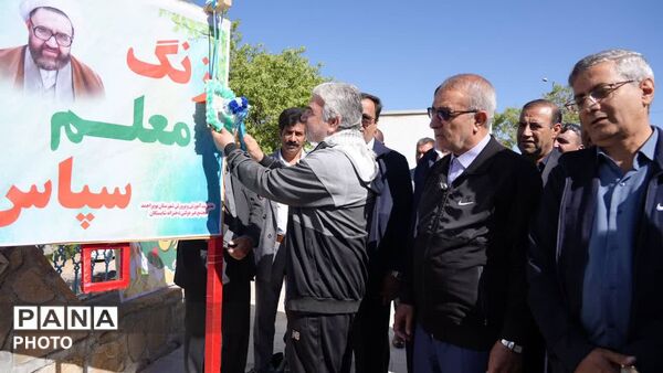 همایش پیاده‌روی فرهنگیان از امامزاده عبدالله تا تپه نورالشهدا یاسوج 