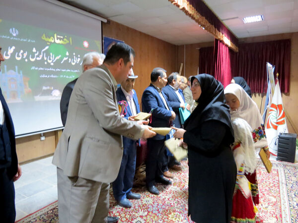 اختتامیه جشنواره شعرخوانی و شعر سرایی بومی‌ محلی 