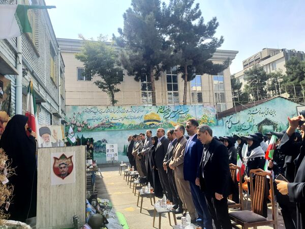 مراسم باشکوه زنگ ایثار و مقاومت در مدرسه شاهد تکتم ناحیه ۳