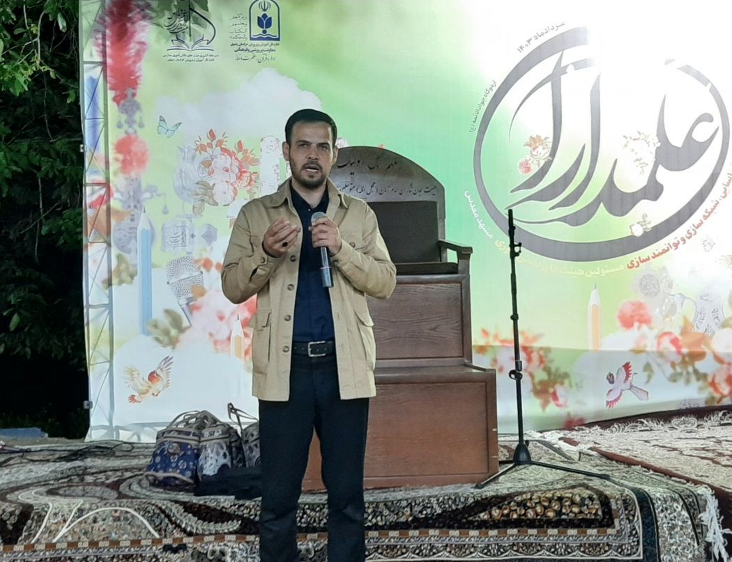 فعالیت‌های دانش‌آموزی باید با اراده دانش‌آموز و بصورت تیمی و تشکیلاتی شکل بگیرد