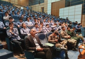 ویژه‌برنامه «هم‌قدم» به مناسبت هفته دفاع مقدس در تالار ادب برگزار شد