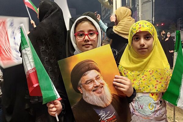 خوشحالی مردم ورامین از پاسخ موشکی ایران به رژیم صهیونسیتی 