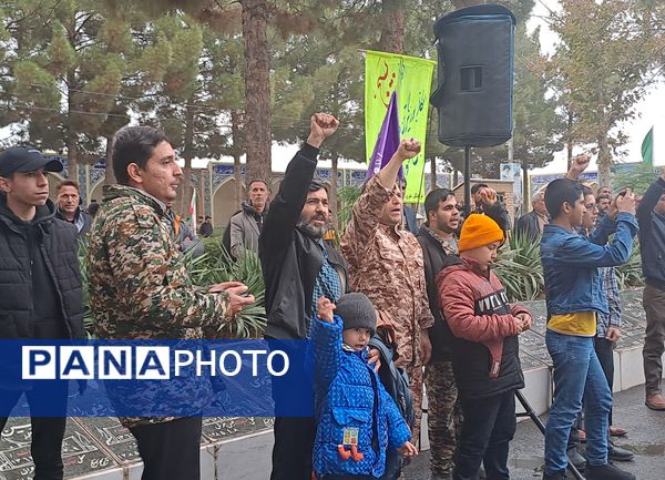  غبارروبی مزار شهدا در نیشابور 