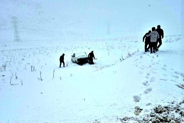 بارش باران و برف زمستانی در روستای کینک