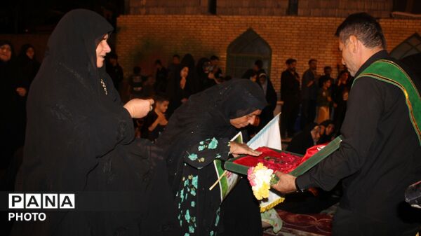 رونمایی از پرچم متبرک حرم امام حسین (ع) در شب عاشورایی در شهرستان مارگون