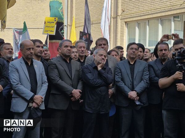 آخرین بدرقه؛فرهنگیان و دانش‌آموزان در سوگ رهبر شهیدشان