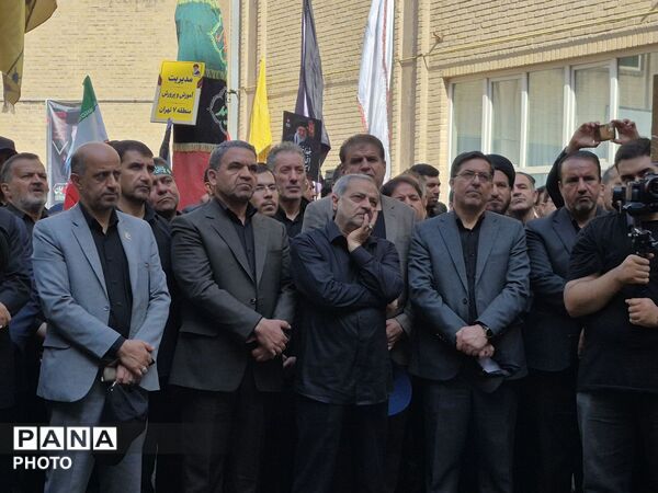 آخرین بدرقه؛فرهنگیان و دانش‌آموزان در سوگ رهبر شهیدشان