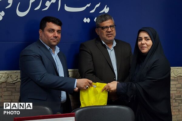 قدردانی از مربیان و مدیران منتخب طرح‌های آموزشی کودکستان‌های شهرستان قرچک