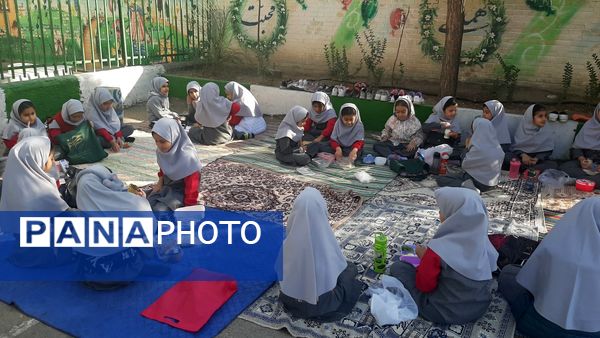 صبح پرانرژی با صبحانه سالم در دبستان نیایش