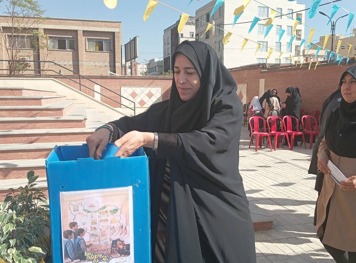 برگزاری جشن عاطفه‌ها در مدرسه کاوه آهنگر
