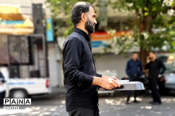 همدلی و وحدت مردم پشت صحنه حضور میلیونی در تشییع رهبر شهید 