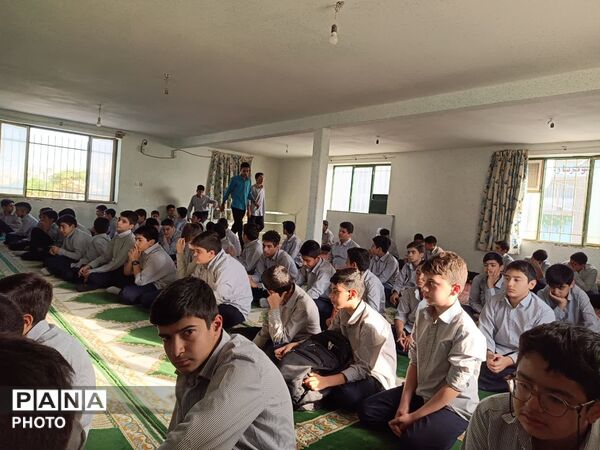 هم‌نوا با دعای توسل؛ حال‌وهوای معنوی در دبیرستان پروفسور حسابی ۲