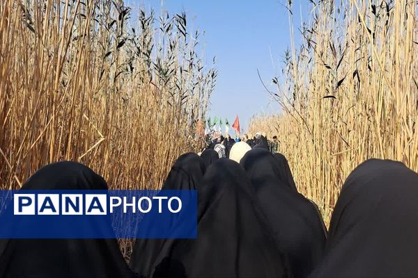 لحظات ناب در دیار نور، کنار شهدا 