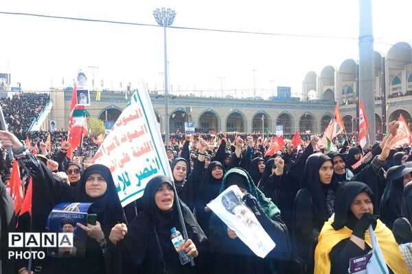 حضور باشکوه خونخواهان رهبر شهید در مصلی امام خمینی(ره) تهران