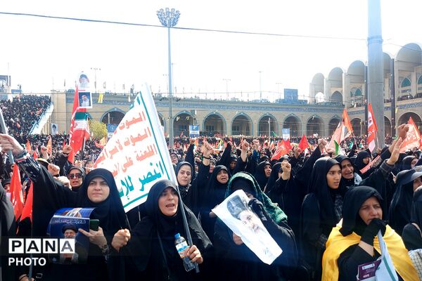حضور باشکوه خونخواهان رهبر شهید در مصلی امام خمینی(ره) تهران