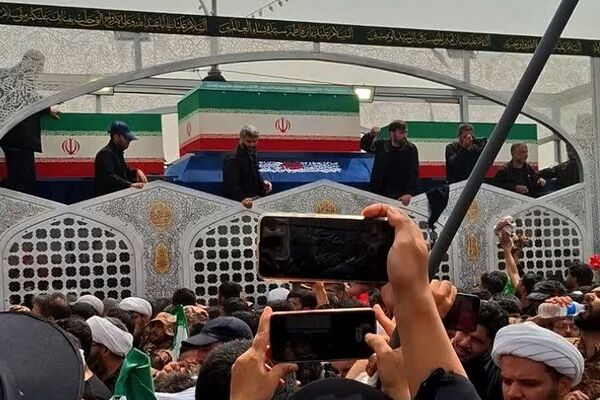 یک ایران زائر آقای شهید 