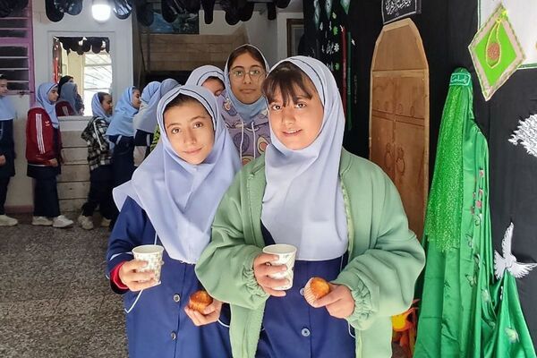 طنین نوای عشق و عزا؛ مراسم عزاداری دهه دوم فاطمیه در مدارس بهارستان‌دو