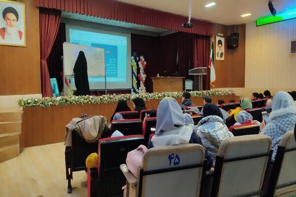 کلاس آموزشی خبرنگاری در کانون مهر تابان نیشابور