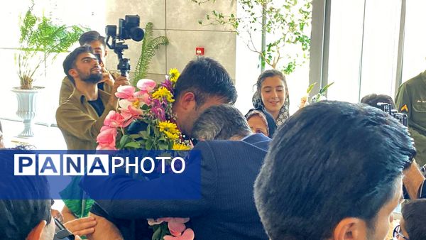 بازگشت میثم حاج بابایی قهرمان پارالمپیک به سرزمین مادری