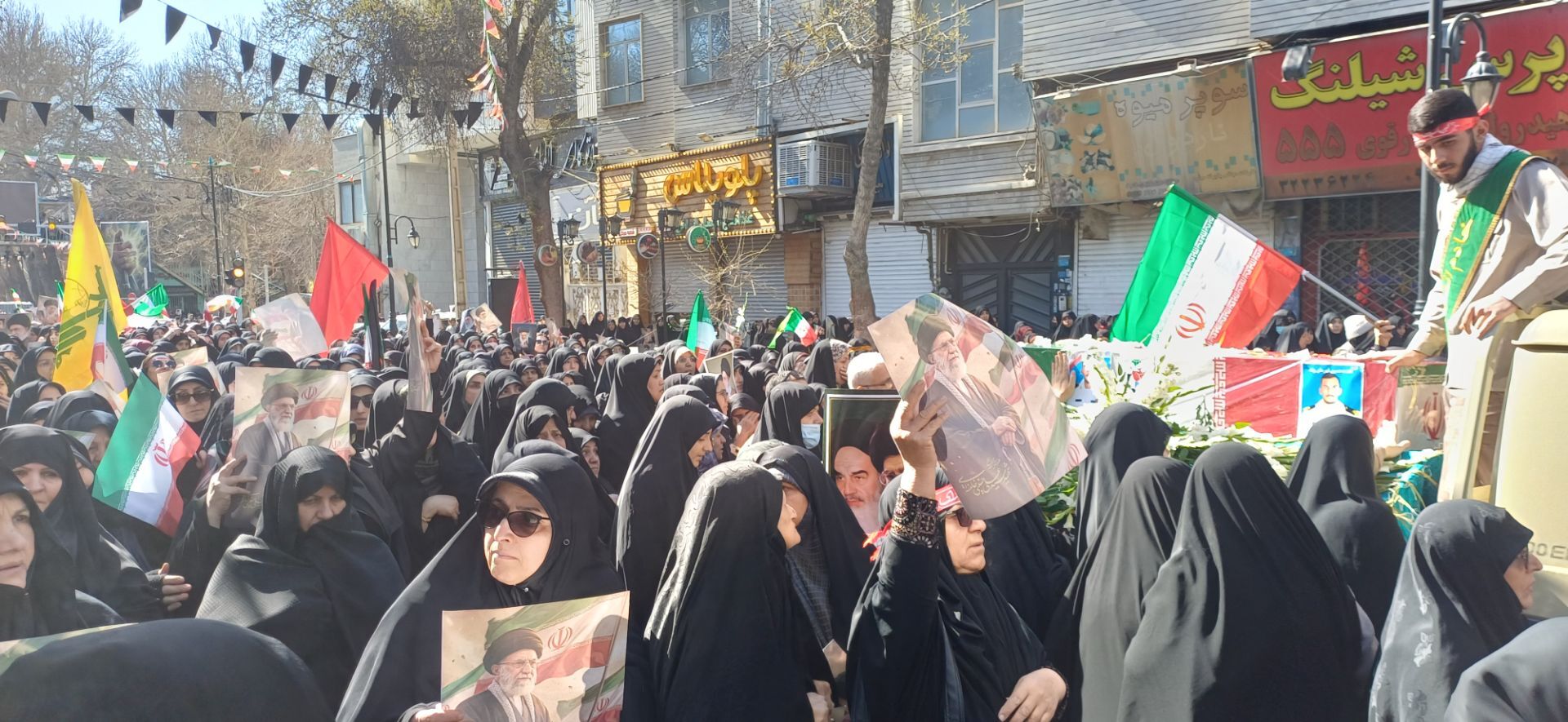 اجتماع پرشور و باشکوه مردم کرج به خونخواهی رهبر انقلاب
