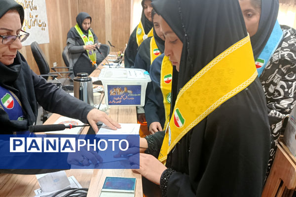انتخابات مجلس دانش‌آموزی دختران در ناحیه ۴ شیراز
