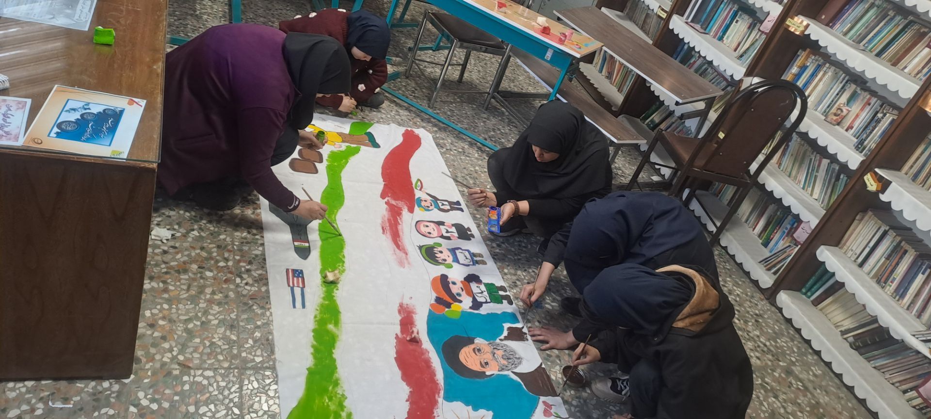  نقاشی همگانی با موضوع «ایرانِ قوی» در دبیرستان اهل‌البیت ناحیه 4 کرج 
