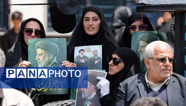 سیل خروشان زائران و مجاوران رضوی در مراسم تشییع پیکر شهدای خدمت