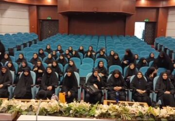 بازدید دانش‌آموزان قم از دانشگاه حضرت معصومه(س)