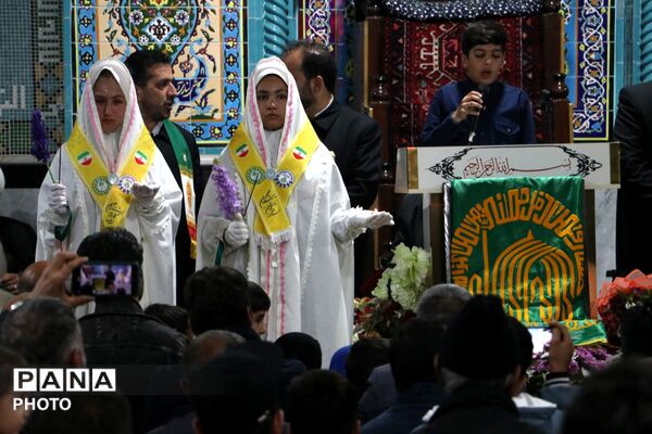 هم‌نوایی پیشتازان و خادمان رضوی در آیین پرچم‌گردانی میلاد امام رضا(ع) در ایلخچی