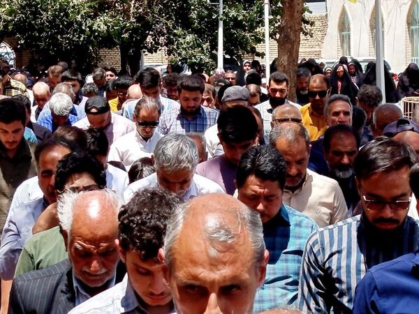 نماز جمعه ای هزاران نفری با حضور حماسی مردم کاشمر