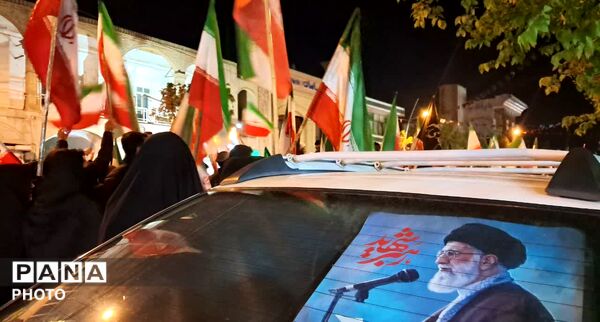 کاروان پیاده در میدان آزادی یزد