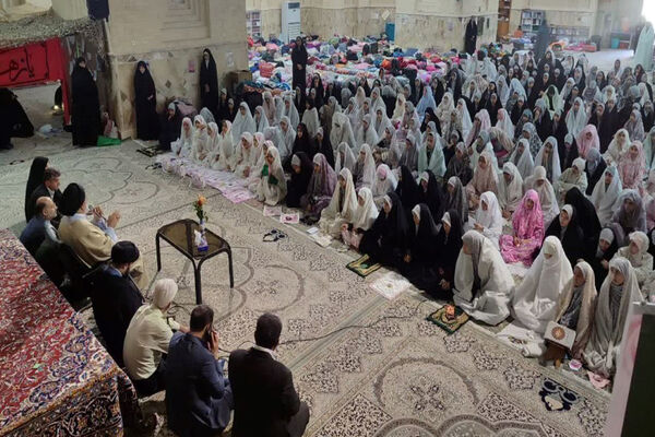 اعتکاف دانش‌آموزی دختران در مسجد پیامبر اعظم شهرک توحید شهرستان جم