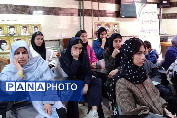 آیین تجلیل از برگزیدگان آموزشی، پژوهشی و فرهنگی شهرستان فیروزکوه