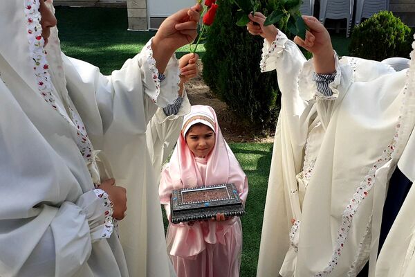 جشن شکفتن غنچه‌ ها، در دبستان مهرتابان بهارستان دو