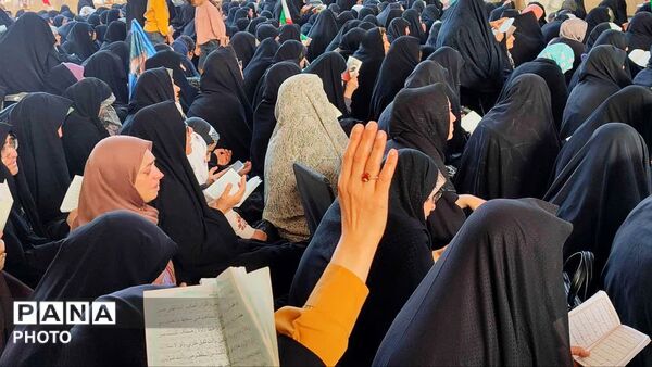 روز عرفه ، روز توبه و بندگی در گلستان شهدای نجف آباد
