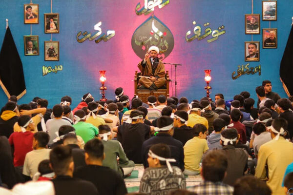 دیدار مدیر آموزش و پرورش شهرستان آباده با دانش‌آموزان معتکف 
